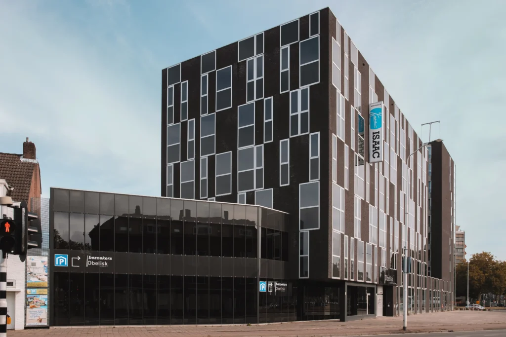 Voorgevel van De Obelisk in Eindhoven, een project van 7A vastgoedmakers